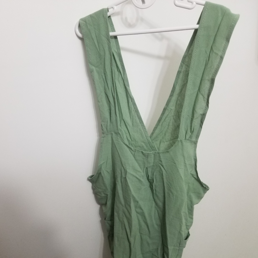Green apron with pockets, no waist-tie needed - Picture 3 of 5